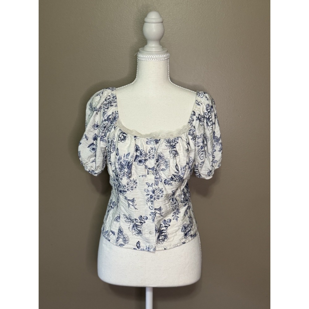 Love & Piece Blue and White Floral Puff Sleeve Cropped Blouse Size L